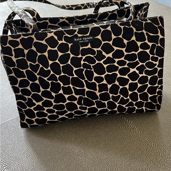 Vintage Black and white animal print handbag with snap closure, inside pocket. - Picture 1 of 6